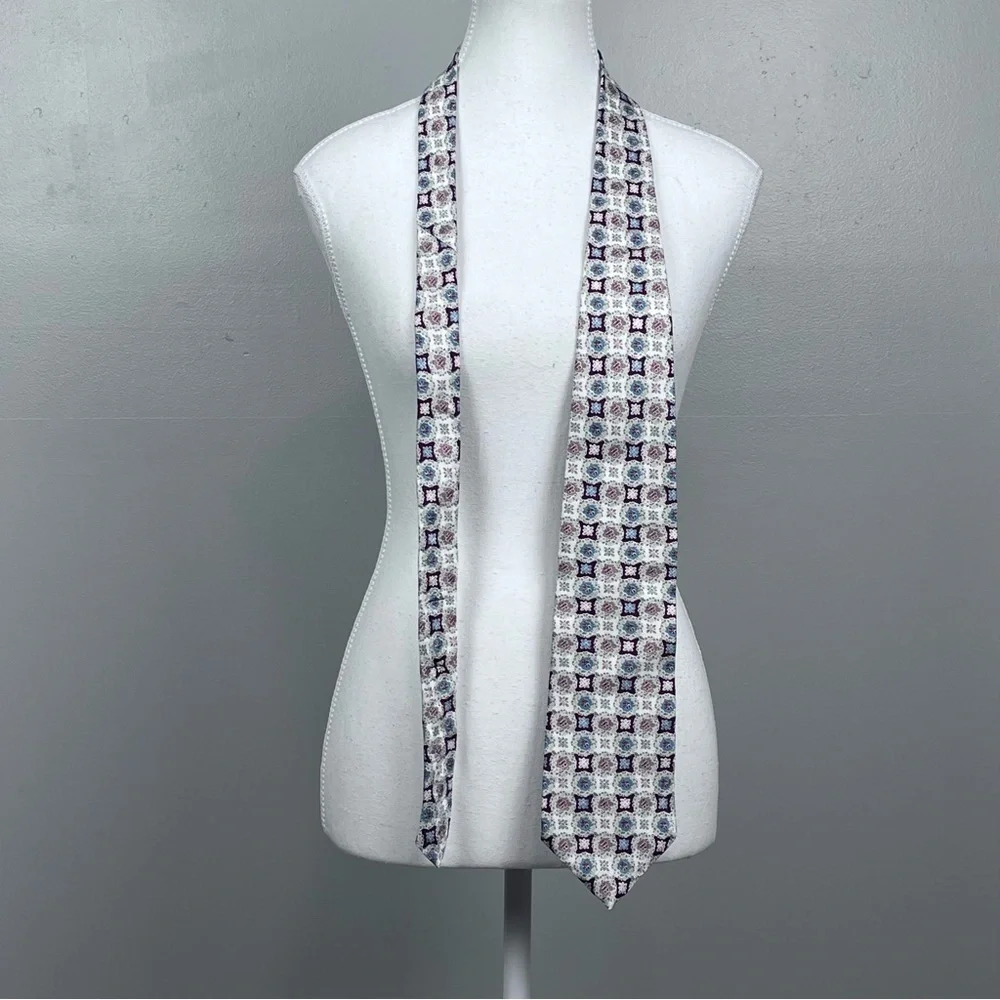Oscar De La Renta Men's 100% Imported Silk Geometric Neck Tie; Designer, Formal